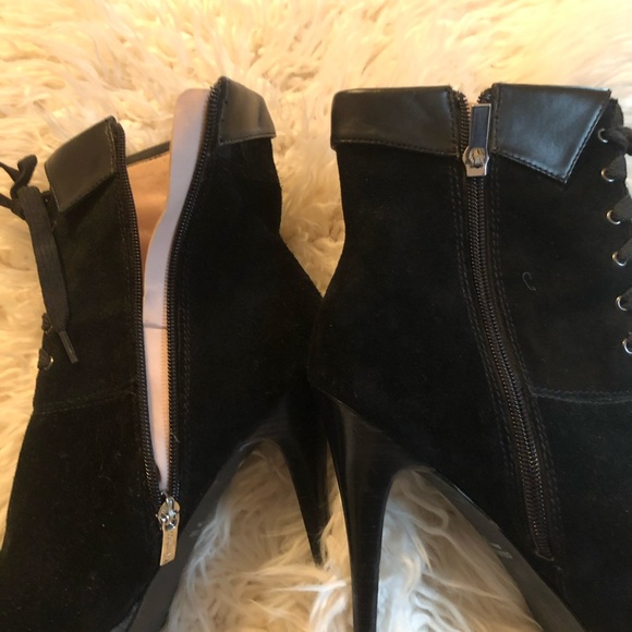 Stiletto heel suede booties from Victoria’s Secret rarely worn size 7.5 - Picture 3 of 4
